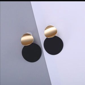 BNWT! Gold and black statement stud earrings!